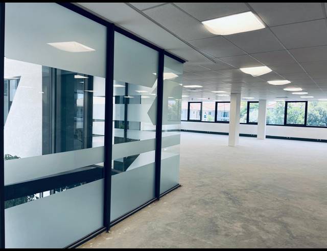 348M² OFFICE TO LET IN VORNA VALLEY